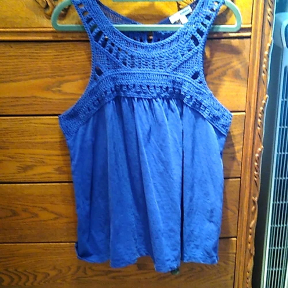 🎉 Beautiful royal blue tank top with pretty lace details, size medium.